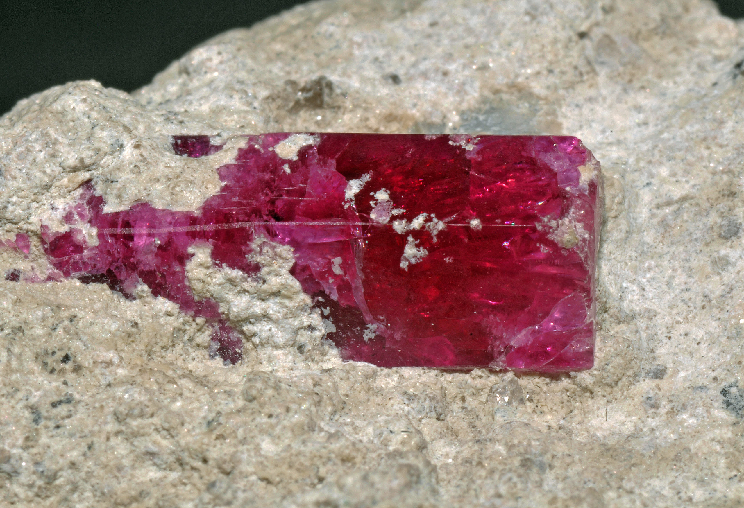 Cristaux de béryl rouge sur gangue de rhyolite (USA)